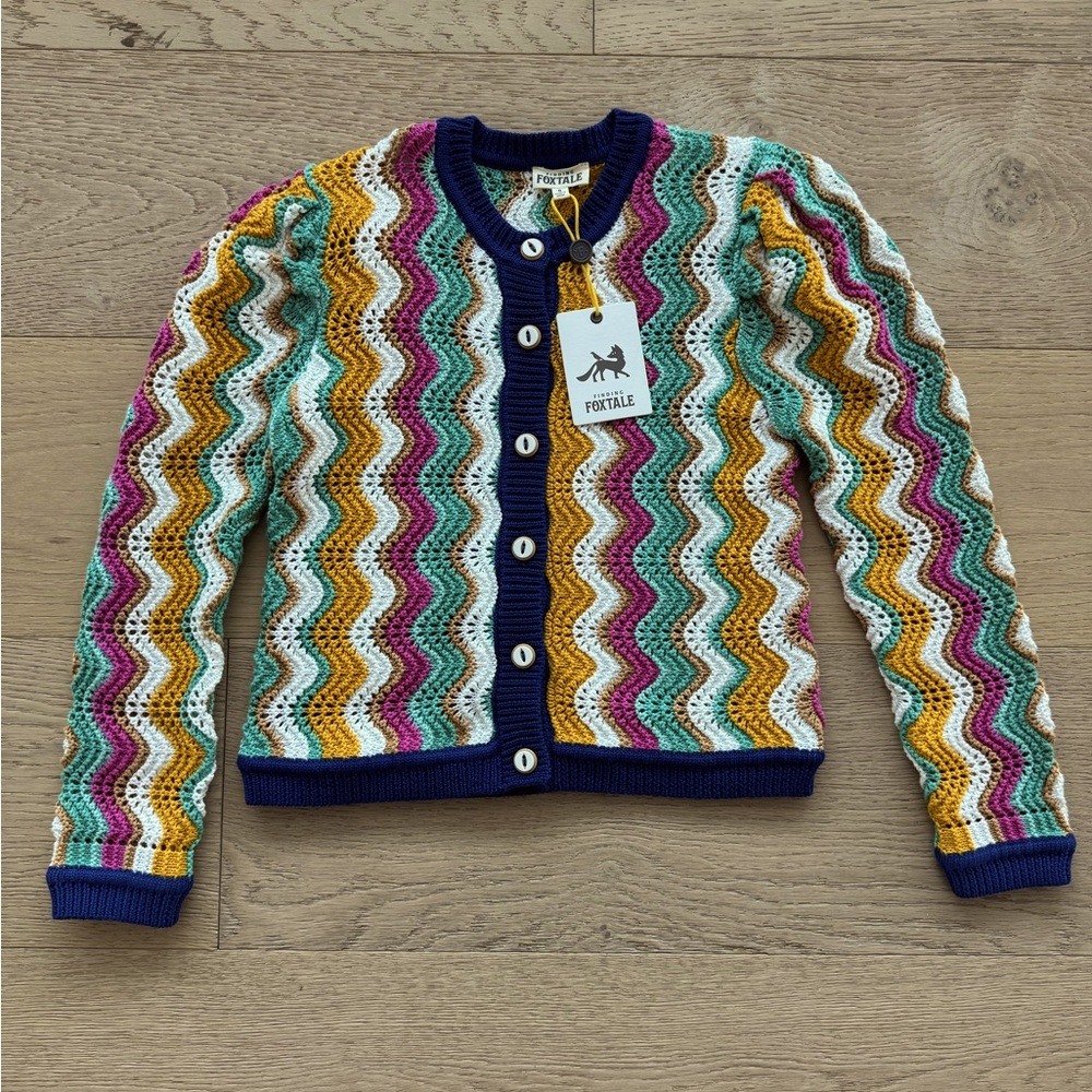 Finding Foxtale girls size 8 sweater